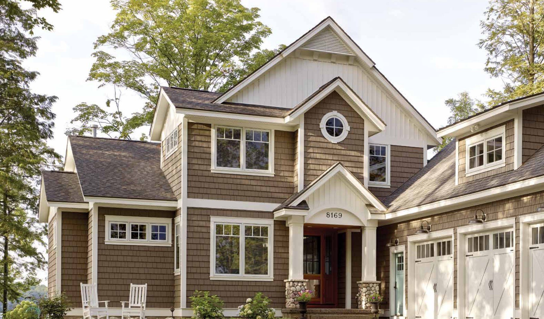 Wondering how long does vinyl siding last? Discover expert-backed insights, real lifespan data, and essential tips from Staten Island pros.