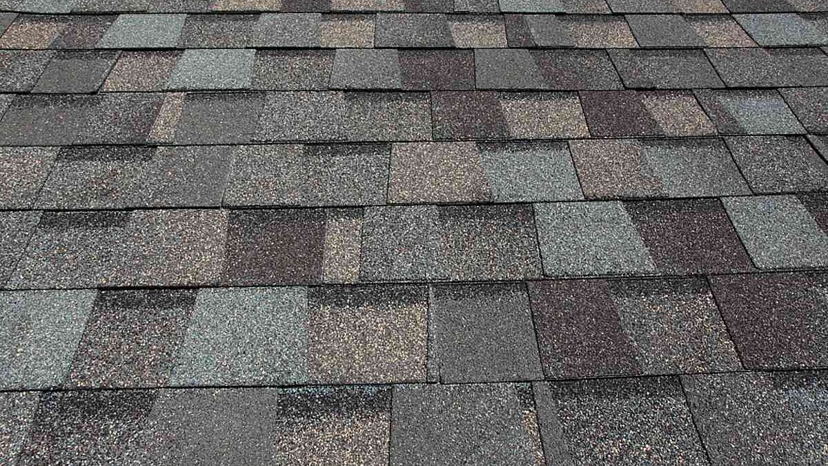 Discover the differences between flat roofs and shingle roofs in New York City. Compare costs, lifespan, and benefits to choose the right roofing solution for your Brooklyn, Queens, Manhattan, Staten Island, or Bronx property.