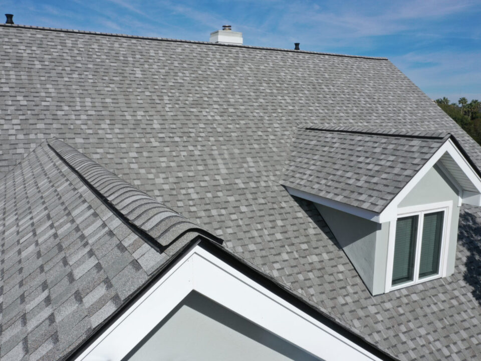 Compare architectural shingles vs. 3-tab shingles for your NYC home. Learn about lifespan, costs, and durability from Best Roof Contracting, New York’s trusted roofing experts.