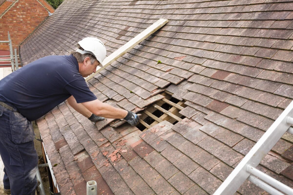 These estimates are based on industry averages reported by home improvement platforms such as homeadvisor.com and angi.com However, the final cost depends on the specific issue affecting your roof.